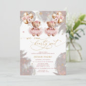 ツインテディベア我々は赤ちゃんシャワーを待つことができる 招待状 (スタンド正面)