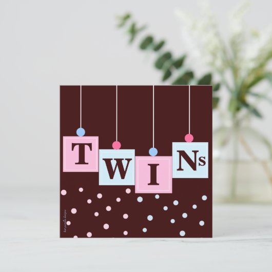 ツインピンクのブルーブロックボーイとガールベビーシャワー 招待状 (スタンド正面)