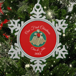 ツイン金ゴールドベルズ私たちの初めてのクリスマス スノーフレークピューターオーナメント