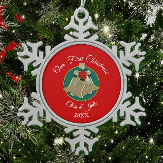 ツイン金ゴールドベルズ私たちの初めてのクリスマス スノーフレークピューターオーナメント