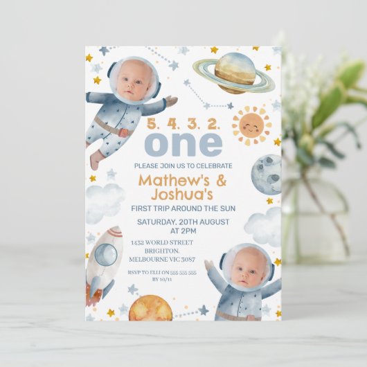 ツイン・ボーイズのまわりに最初の日帰り1回目の誕生日 招待状 (スタンド正面)