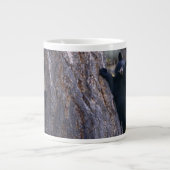 ツキノワグマの幼いこども ジャンボコーヒーマグカップ (正面)