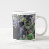 ツキノワグマの幼いこども ジャンボコーヒーマグカップ (右)