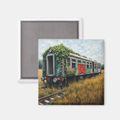 ツタと落書きで覆われた廃れた列車 マグネット (正面/裏面)