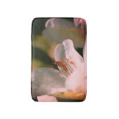 ツツツジの白い花の小さなキリギリス バスマット (正面縦)