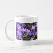 ツツツジの花の茂み コーヒーマグカップ (左)