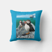 ツノメドリ及び遊航船-ジュノー、アラスカ クッション (裏面)