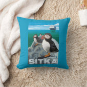 ツノメドリ及び遊航船- Sitka、アラスカ クッション (ブランケット)