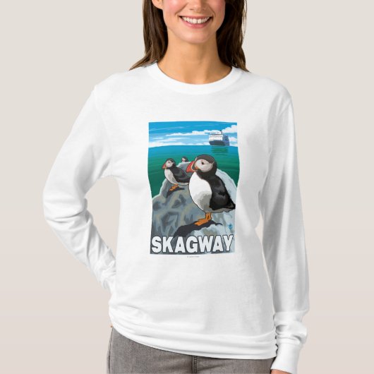 ツノメドリ及び遊航船- Skagway、アラスカ Tシャツ (正面)