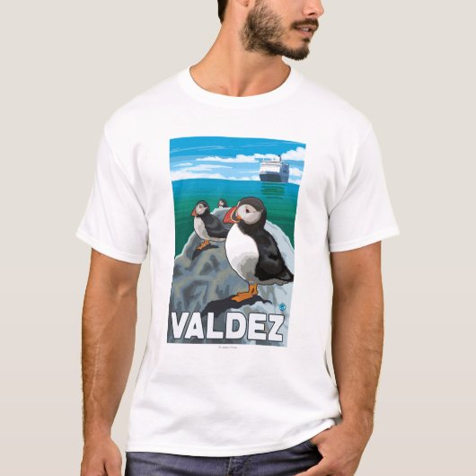 ツノメドリ及び遊航船- Valdez、アラスカ Tシャツ (正面)