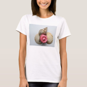 ツバキおよび貝 Tシャツ