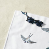 ツバメの飛んでいる群れイラストレーション ビーチタオル (インサイチュ)