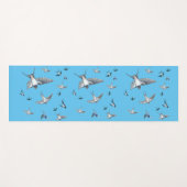 ツバメの飛んでいる群れイラストレーション ヨガマット (正面(横))