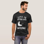 ツバメの鳥の贈り物で人生は良い Tシャツ (正面フル)