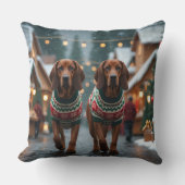 ツリウォーカー・クーンハウンドの犬のクリスマスと雪 クッション (正面)