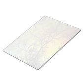 ツリーの大きなミュートされたメモ帳と嵐の朝 ノートパッド (アングル)