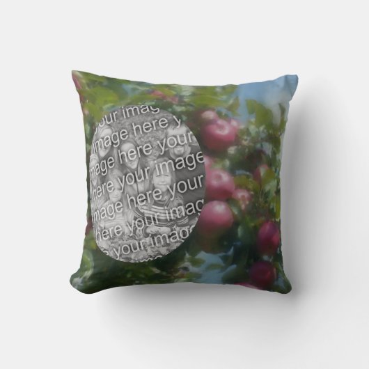 ツリーの赤いリンゴ絵画あなたの写真を追加 クッション (正面)