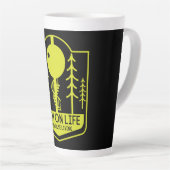 ツリーハウスマスタービルダー カフェラテマグ (右アングル)