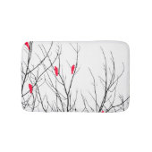 ツリーブランチの芸術的で明るく赤い鳥 バスマット (正面)