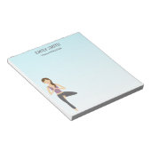 ツリーポーズのヨガウーマン及びヨガインストラクター文字 ノートパッド (アングル)