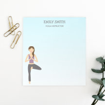 ツリーポーズのヨガウーマン及びヨガインストラクター文字