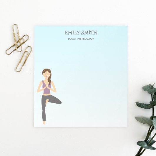 ツリーポーズのヨガウーマン及びヨガインストラクター文字 ノートパッド