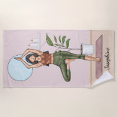 ツリーポーズヨガヴィクシャサナウィメンズ名前をカスタムする ビーチタオル (正面)