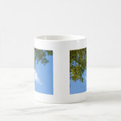 ツリー上部のスカイビュー コーヒーマグカップ (中央)