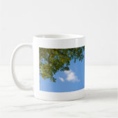 ツリー上部のスカイビュー コーヒーマグカップ (左)