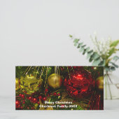 ツリー写真カード上の赤と金ゴールドのクリスマスオーナメント シーズンカード (スタンド正面)