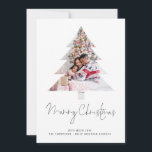 ツリー家族の写真2026カレンダーメリークリスマス シーズンカード<br><div class="desc">家族の写真のツリー型マスク2025カレンダースクリプトMerry Christmas.祝スタイルの季節はフェスティバルのクリスマスツリーの形に囲まれた自分の写真モダンを飾ったフォトクリスマスカード！このミニマルなホリデーカードデザインは、あなたの家族の写真を前面と中央に置き、新鮮な外観のための白い木のシルエットに囲まコンテンポラリーれている。サンプル写真を自分の写真に置き換え、下の挨拶と名前でパーソナライズする。メリークリスマスは決まった台本スタイリッシュに書かれている。背面には、受信者のための便利な2026カレンダーがある。</div>