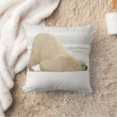 ツンドラに引っ掻き付けるホッキョクグマ凍ってい。 クッション (ブランケット)