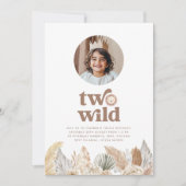 ツーワイルドニュートラルラウンドフォト誕生日招待状 招待状 (正面)