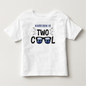 ツー・クール・ボーイズ 2歳の誕生日 トドラーTシャツ (正面)