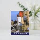 「ツー・シスターズ アレトゥーサ」、船の帆桁を描く ポストカード (スタンド正面)