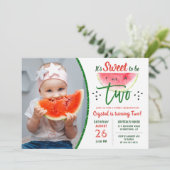 ツー・スウィート・グリッター・スイカ 2歳の誕生日写真 招待状 (スタンド正面)