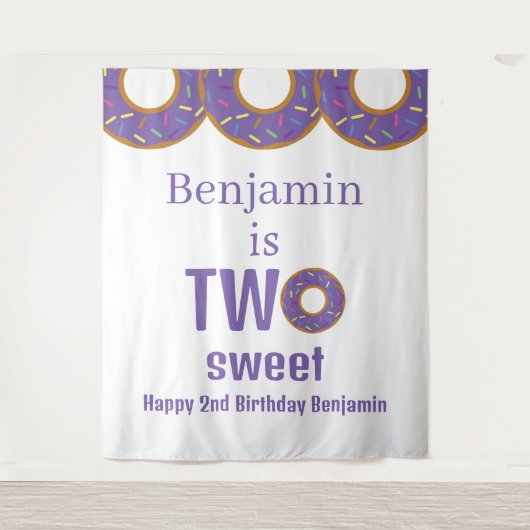 ツー・スウィート 2歳の誕生日 パープル ドーナツ パーティー タペストリー (正面)