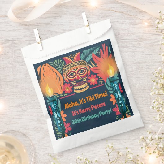 ティキカラフルルアウ(ハワイ式宴会)スカルバックヤードバースデーパーティー フェイバーバッグ (クリップ留めされた状態)