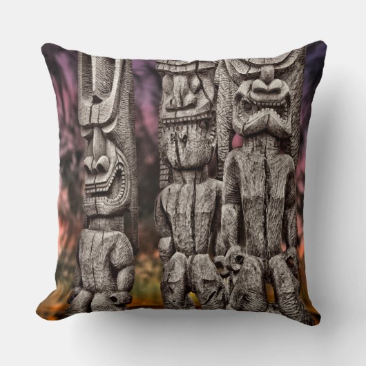ティキ狂気 クッション (正面)