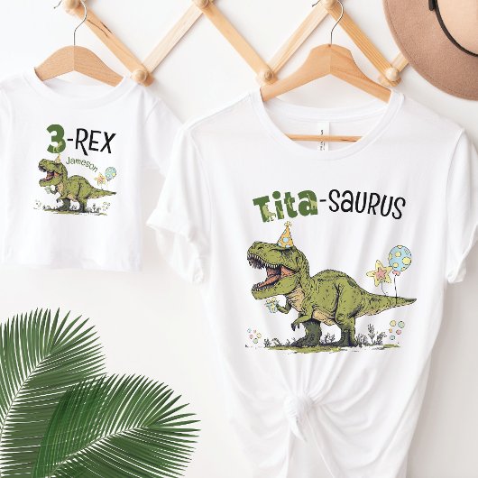 ティタサウルス恐竜テーマおもしろい子供の誕生日パーティー Tシャツ