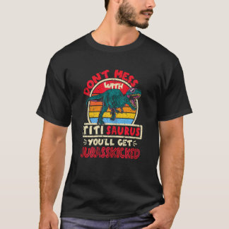 ティティ・サウルスと一緒にティルノーを蹴った Tシャツ