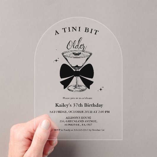 ティニは少し年上のマルティニの誕生日パーティー アクリル招待状 (インサイチュ (ポータブル))