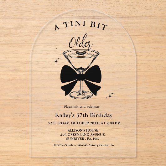 ティニは少し年上のマルティニの誕生日パーティー アクリル招待状 (正面)
