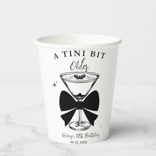 ティニは少し年上のマルティニの誕生日パーティー 紙コップ (裏面)