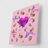 ティファニーの名前と猫の蝶のバラ、 スクエア壁時計 (傾斜)