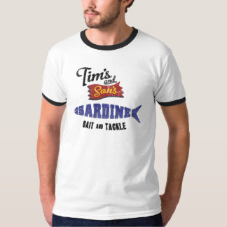 ティムおよび息子のサーディン、餌およびタックルの店 Tシャツ