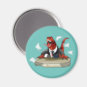 ティラノサウルスレックスボスは机に座っている。 マグネット (正面/裏面)