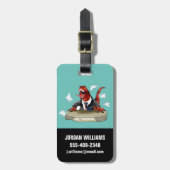 ティラノサウルスレックスボスは机に座っている。 ラゲッジタグ (正面縦)