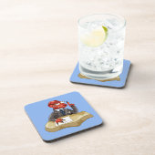 ティラノサウルスレックスボスは机に座っている。2 コースター (右側)