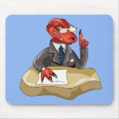 ティラノサウルスレックスボスは机に座っている。2 マウスパッド (正面)